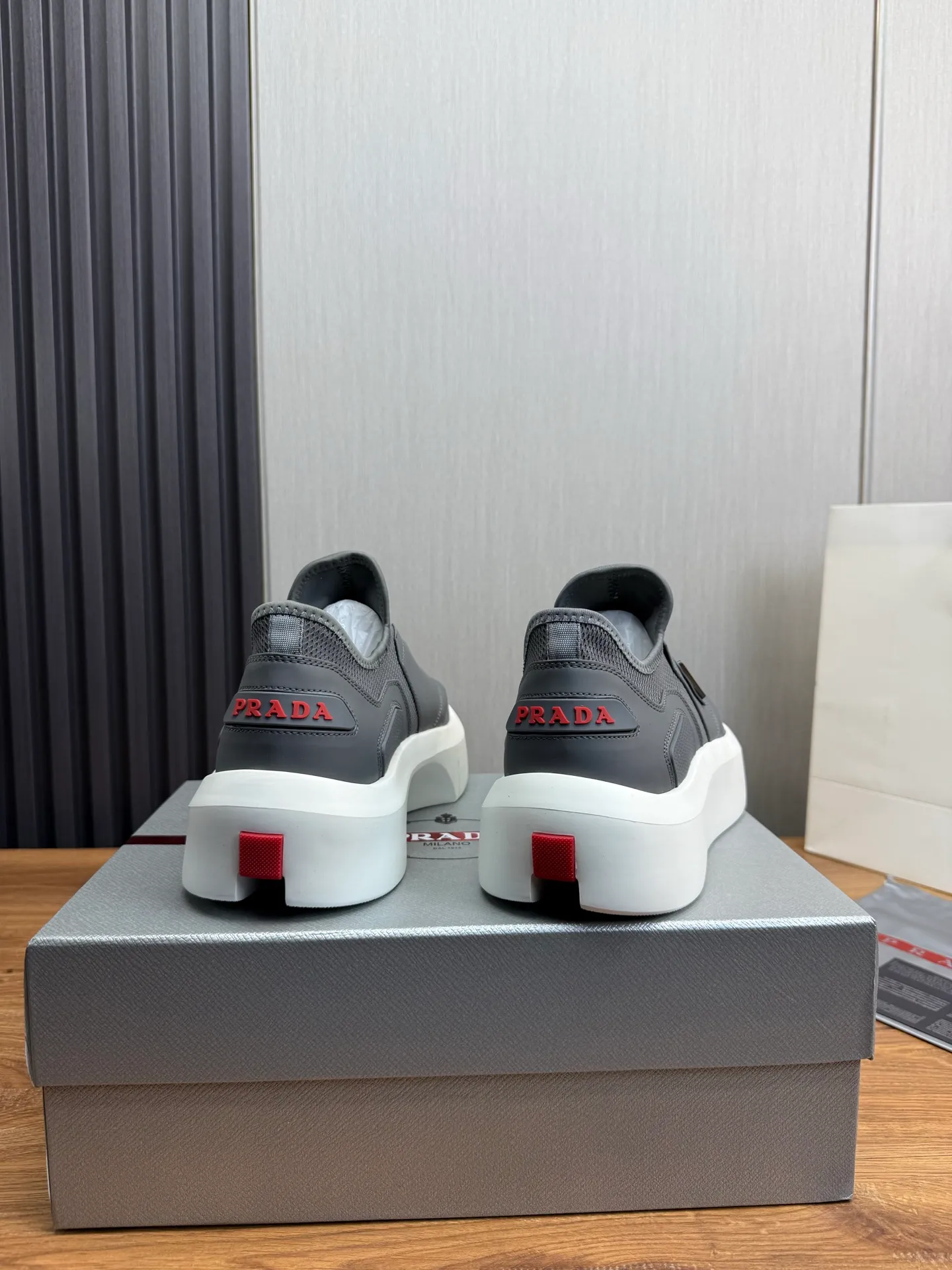 Men's shoes 💰620💰 [PRADA] Autumn and winter hot men's shoes are shipped 👏Official website synchronized ⬆️Original fly-woven cowhide fabric + cowhide lining, 1⃣️:1⃣️reproduction, original sole, 38-45 (45. Customized, non-refundable)